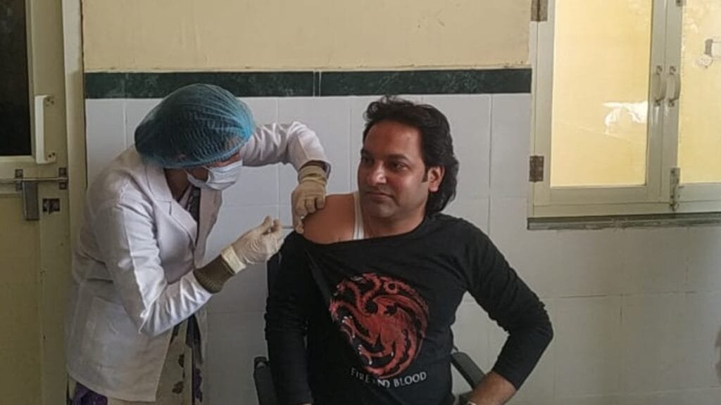 नारेहड़ा सीएचसी में 30 चिकित्सा कर्मियों को लगाया कोरोना का टीका 1 Corona vaccine applied to 30 medical personnel