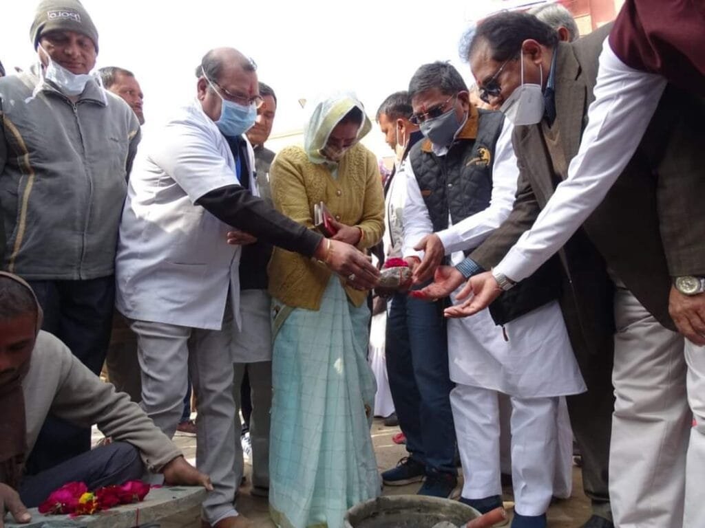 BDM: विधायक कोष से स्वीकृत आउटडोर बरामदे का शिलान्यास कार्यक्रम आयोजित, देखिए, तस्वीरें… 1 Foundation stone of outdoor porch approved from MLA Fund organized, see, photos…