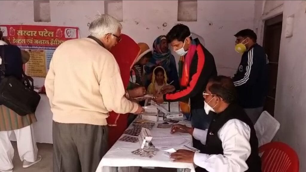 सांसद राठौड़ के जन्मदिवस पर निःशुल्क चिकित्सा शिविर का आयोजन, ग्रामवासियों को मिला फायदा 1 On the birthday of MP Rathore
