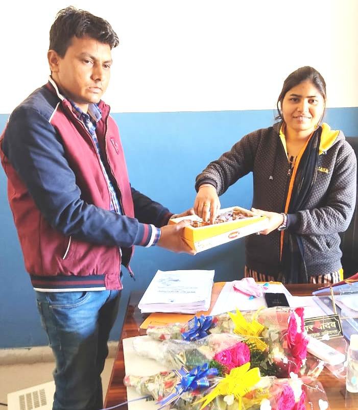 पालिका ईओ से शिष्टाचार भेंट, वार्ड की विभिन्न समस्याओं से करवाया अवगत 2 पालिका ईओ