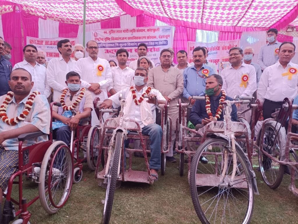 दिव्यांगजनों के खिले चेहरे, ट्राई साइकिल, व्हीलचेयर सहित मिले सहायक उपकरण 2 IMG 20210320 WA0015