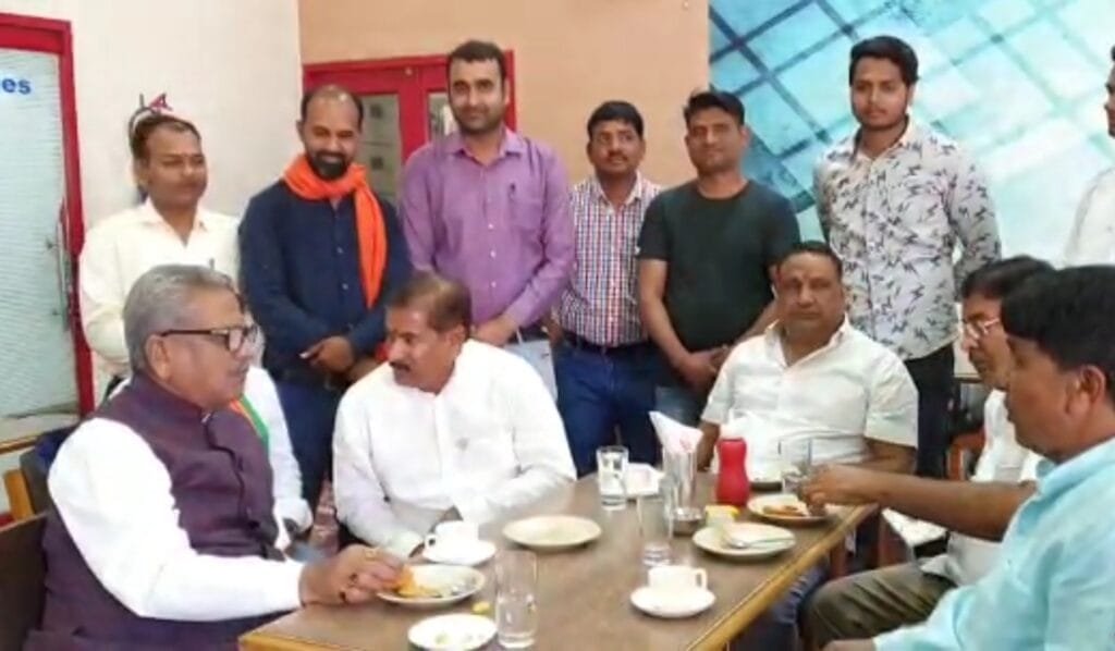 बीजेपी राष्ट्रीय उपाध्यक्ष ओम माथुर कोटपूतली में, कार्यकर्ताओं ने किया ढोल नगाड़ों से स्वागत 2 Screenshot 20210312 120920 WhatsApp