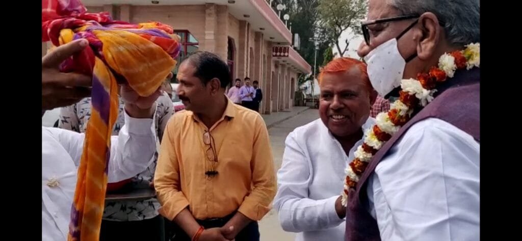 बीजेपी राष्ट्रीय उपाध्यक्ष ओम माथुर कोटपूतली में, कार्यकर्ताओं ने किया ढोल नगाड़ों से स्वागत 1 Screenshot 20210312 121046 WhatsApp