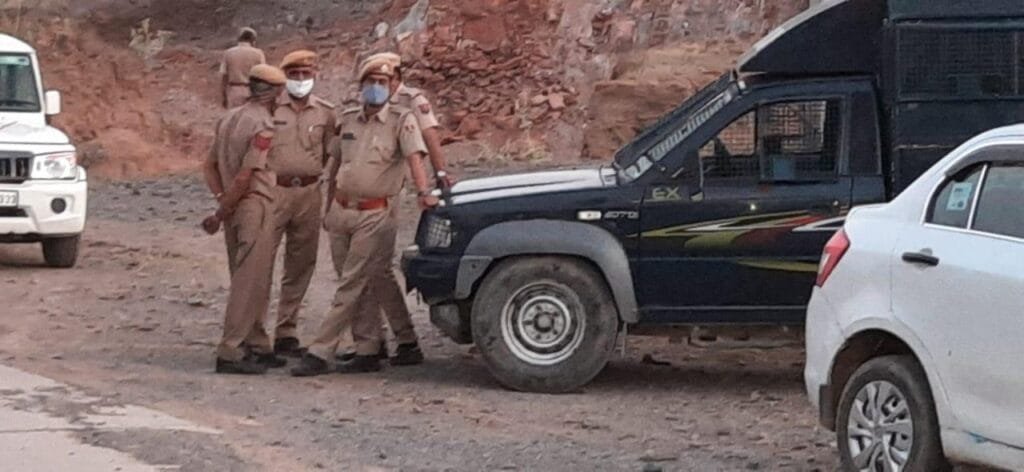 'आक्रोश, सन्नाटा, मातम', पुलिस के पहरे में बीतेगी ‘रात’ 2 kotputli आक्रोश, मातम, सन्नाटा, पुलिस पहरे में बीतेगी रात