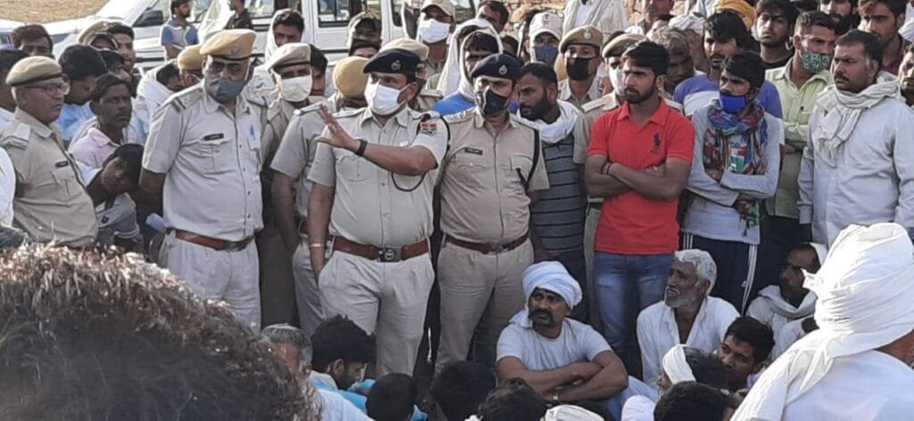 'आक्रोश, सन्नाटा, मातम', पुलिस के पहरे में बीतेगी ‘रात’ 1 kotputli आक्रोश, मातम, सन्नाटा, पुलिस पहरे में बीतेगी रात