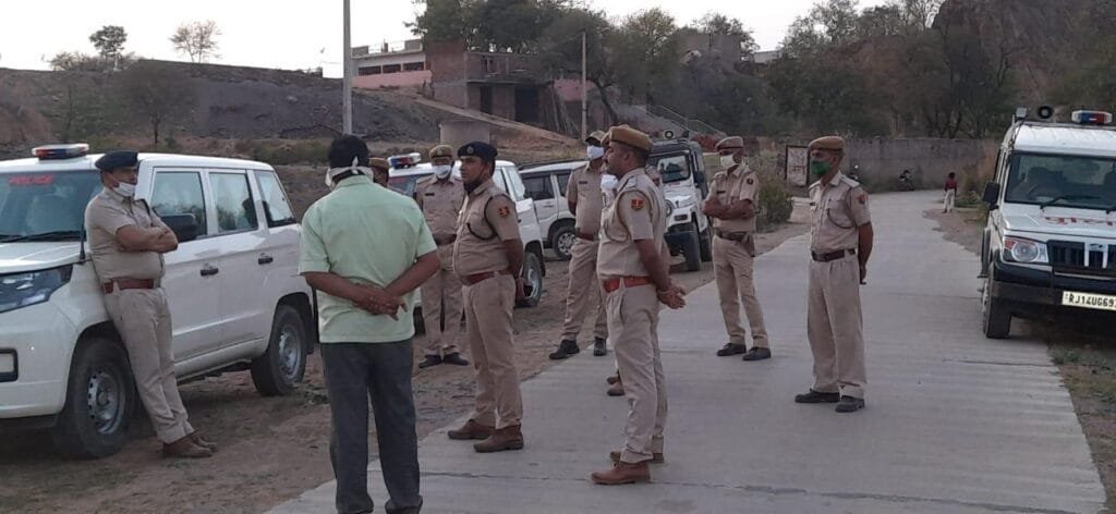 'आक्रोश, सन्नाटा, मातम', पुलिस के पहरे में बीतेगी ‘रात’ 3 kotputli आक्रोश, मातम, सन्नाटा, पुलिस पहरे में बीतेगी रात