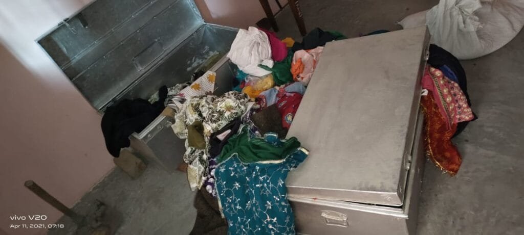 कोटपूतली के सरूण्ड गांव में बीती रात चोरों का 'आतंक', करीब 7 घरों को बनाया निशाना, गांव में आक्रोश 1 IMG 20210411 WA0008