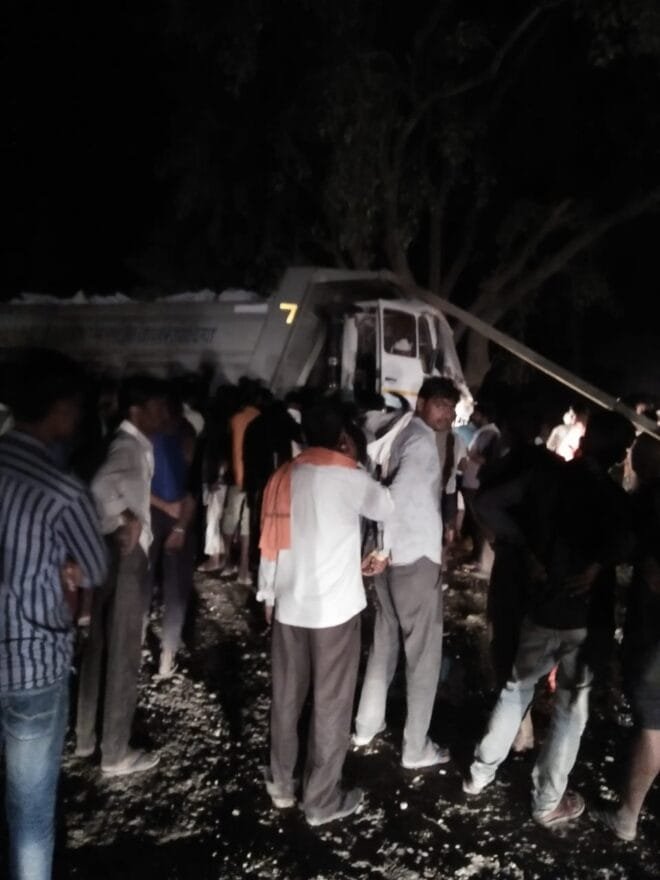 KOTPUTLI: कोटपूतली - नीम का थाना रोड पर डंपर में लगी आग, एक मौत 2 IMG 20210930 WA0039