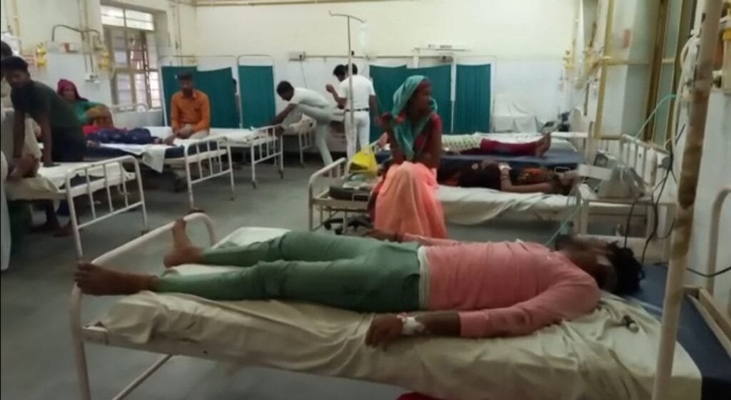 KOTPUTLI: पिकअप पलटी, एक की मृत्यु, 7 घायल 2 Screenshot 20210922 155320 Video Player