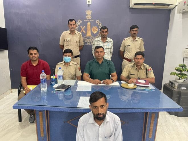 कोटपूतली में बेच रहा था सोने की ईंट, गिरफ्तार 2 IMG 20211003 WA0004