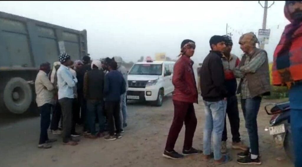 कोटपूतली : सरसों के खेत में मिला युवक का शव, पुलिस ने बुलाई एफएसएल टीम 2 screenshot 20220118 183014 gallery2625789473727171090