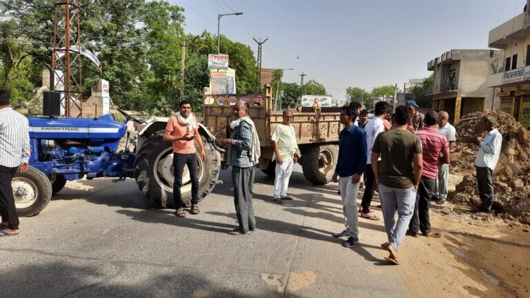 KOTPUTLI : 15 दिन से लोग पेयजल को तरस रहे, अधिकारी एक-दूसरे पर झाड़ रहे 'लापरवाही का पल्ला' 1 20220502_084639