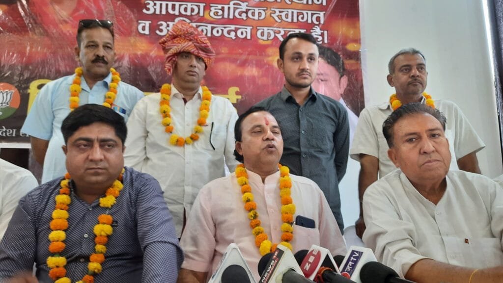 वसुंधरा राजे समर्थक मंच ने भरी हुंकार, सीएम बने तो 'वसुंधरा' 1 20220509 1324001838270098200317372