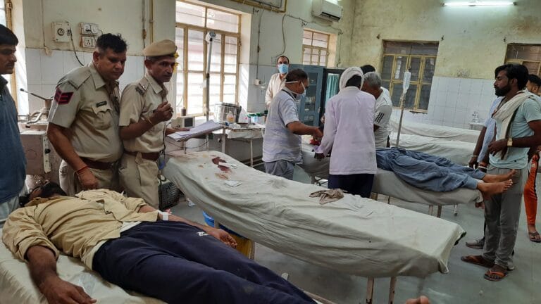 KOTPUTLI BREAKING : घायल अवस्था में मिले युवक- युवती, गर्दन पर चाकू के निशान 1 20220529_084842