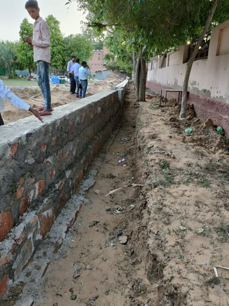 बाबा साहेब की प्रतिमा का आधार क्षतिग्रस्त, डा.अंबेडकर विचार मंच एकजुट 1 IMG 20220527 WA0037