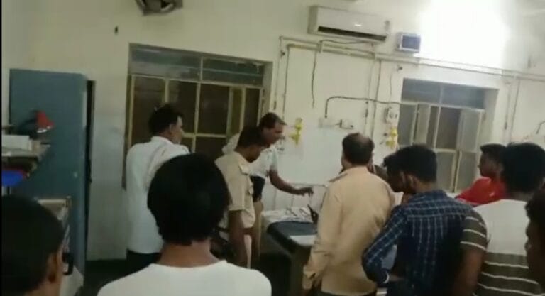 BREAKING: बीडीएम जिला अस्पताल में डॉक्टर व स्टाफ से मारपीट, पुलिस पहुंची मौके पर 2 Screenshot_20220512-232056_WhatsApp