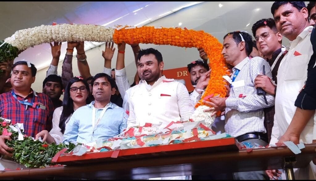 रक्त की हर एक बून्द कीमती है- डॉ. पंकज सिंह 2 Screenshot 20220523 194209 Video Player