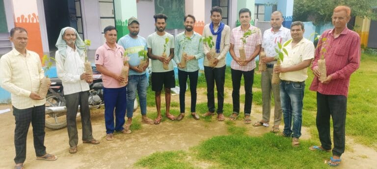 कोटपूतली : पिता की पुण्य तिथि पर वृक्षारोपण कर दिया पर्यावरण संरक्षण का संदेश 1 IMG-20220728-WA0018