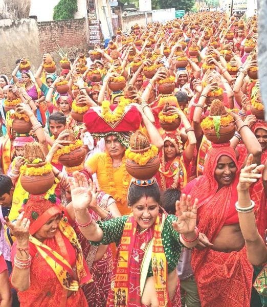 कोटपूतली : संगीतमय श्रीमद् भागवत कथा ज्ञानयज्ञ, विशाल कलश यात्रा निकाली 1 कोटपूतली