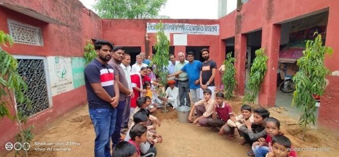 कोटपूतली : प्रकृति प्रेमी प्रेम नारायण व स्वच्छता सेवा दल ने लगाए 71 पौधे 4 fb img 16586368258952582877498555282500
