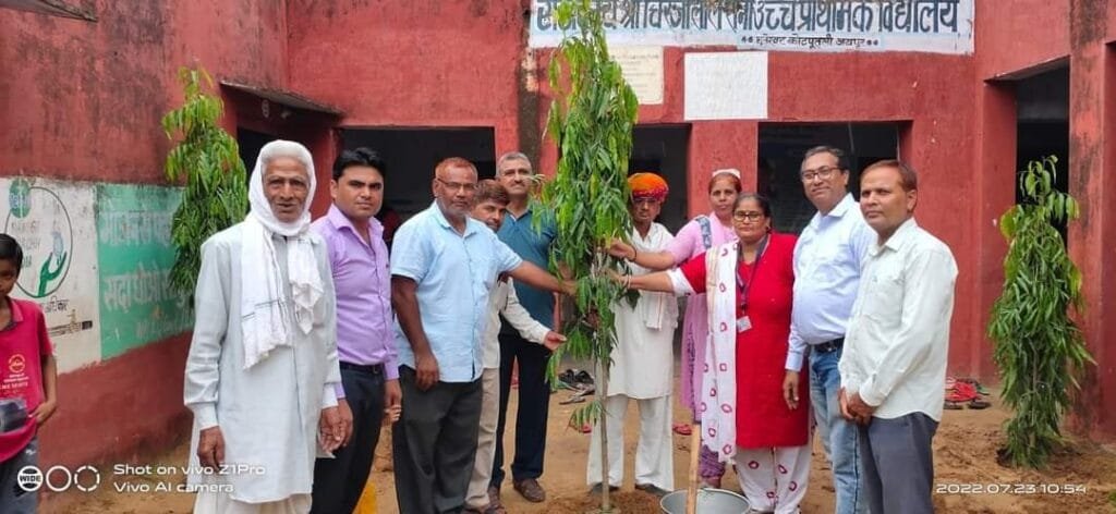 कोटपूतली : प्रकृति प्रेमी प्रेम नारायण व स्वच्छता सेवा दल ने लगाए 71 पौधे 1 fb img 16586368283445190222509243435769