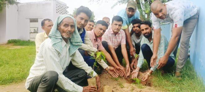कोटपूतली : पिता की पुण्य तिथि पर वृक्षारोपण कर दिया पर्यावरण संरक्षण का संदेश 2 img 20220728 wa00257469236174997016364