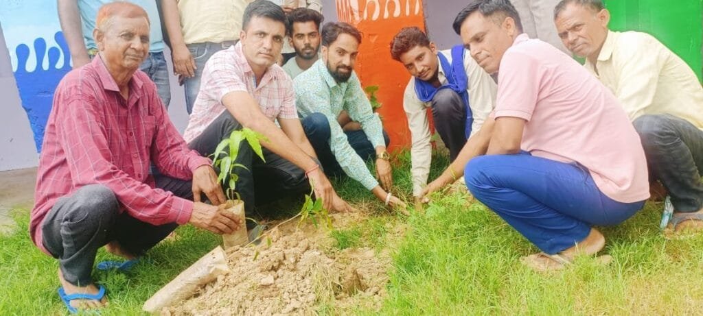 कोटपूतली : पिता की पुण्य तिथि पर वृक्षारोपण कर दिया पर्यावरण संरक्षण का संदेश 1 img 20220728 wa00267070887231570297392
