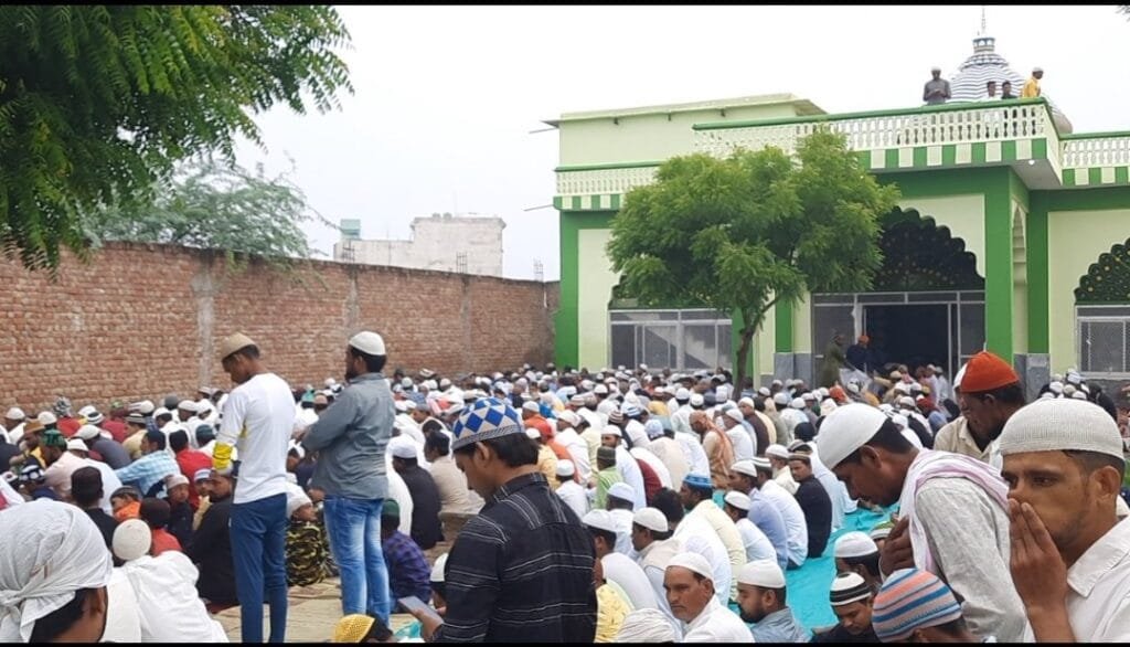 कोटपूतली : मनाया जा रहा ईद- उल-अज़ाह पर्व, अदा की नमाज, मांगी अमन चैन की दुआ 1 screenshot 20220710 091706 videoplayer7554674992550799894.