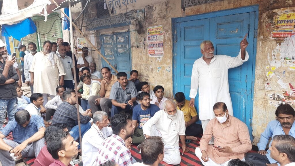 एक नोटिस, 24 घंटे का समय और व्यापारी बैठ गए धरने पर, जानिए क्यों ! 1 20220805 1008344069393063185889069