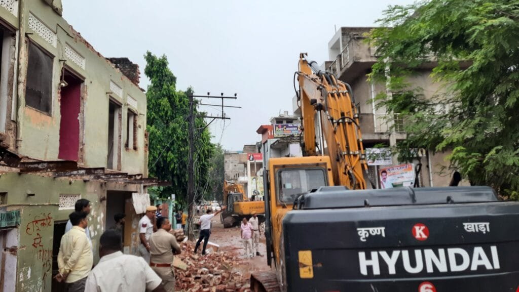 कोटपूतली : मास्टर प्लान मामला, आज सुबह से फिर गरजा 'पीला पंजा'... शहर की ऐसी तस्वीरें देखकर दंग रह जाएंगे आप 4 20220822 0744257218316785581876770
