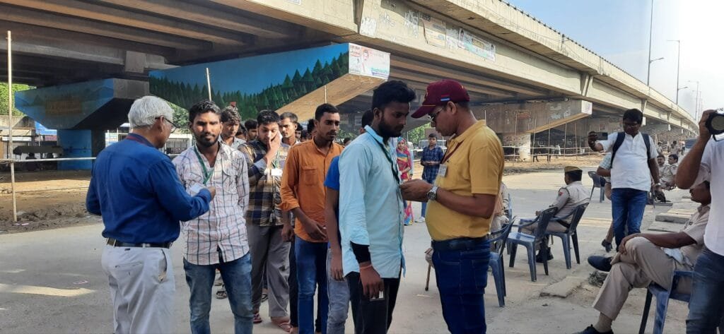 पुलिस प्रशासन चाक- चौबंद, मुख्य मार्गो पर बेरीकैडिंग… मतदान 8 बजे से शुरू 2 20220826 0800256180778219863089027