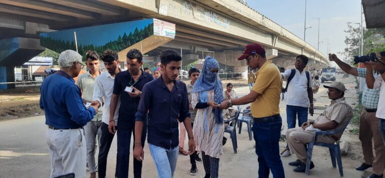 पुलिस प्रशासन चाक- चौबंद, मुख्य मार्गो पर बेरीकैडिंग… मतदान 8 बजे से शुरू 3 20220826_080045