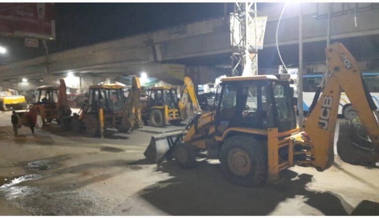 कोटपूतली : बिग ब्रेकिंग : मास्टर प्लान में बाधा संरचनाओं को ध्वस्त करने निकली नगर परिषद की टीम 1 IMG-20220806-WA0002