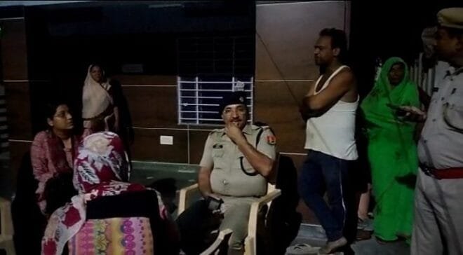 पावटा : बंदूक की नोंक पर घरों में लूटपाट, महिला के जबड़े में लगी गोली, युवक भी घायल 2 Screenshot 20220831 065748 VideoPlayer