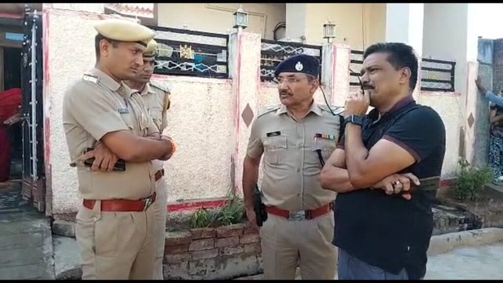 पावटा : फायरिंग व लूटपाट की घटना के बाद लोगों में आक्रोश, बंद हुए बाजार 2 kmc 20220831 112838