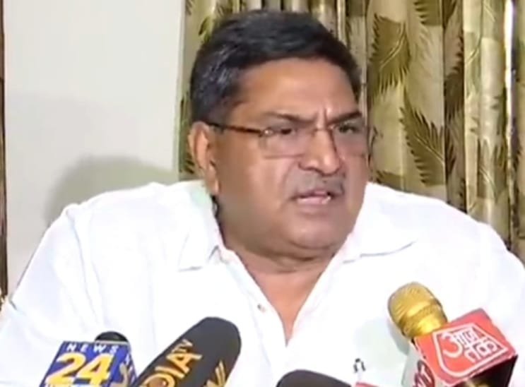 कोटपूतली : पाथरेडी में 6 घंटे से फैक्ट्री के अंदर है विभाग की टीम, खंगाल रही बही- खाते 2 IMG 20220907 WA0005