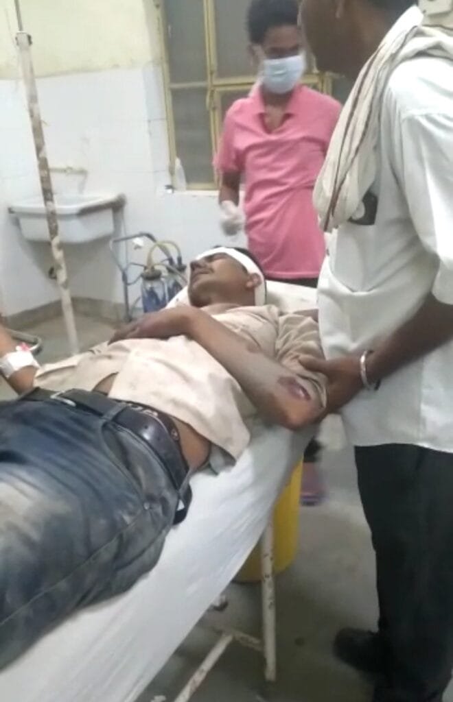 पावटा : फायरिंग, दहशत ! ई- मित्र संचालक से चार लाख की लूट 3 पावटा के ग्राम टसकोला की घटना, घटनाक्रम में ई-मित्र संचालक गंभीर घायल