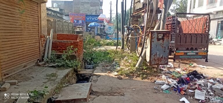 Kotputli : पार्षद पूछ रहे सभापति से, कैसे कहे हैप्पी दीपावली ! वार्डो में लगे हैं कचरे के ढ़ेर 2 IMG-20221024-WA0023