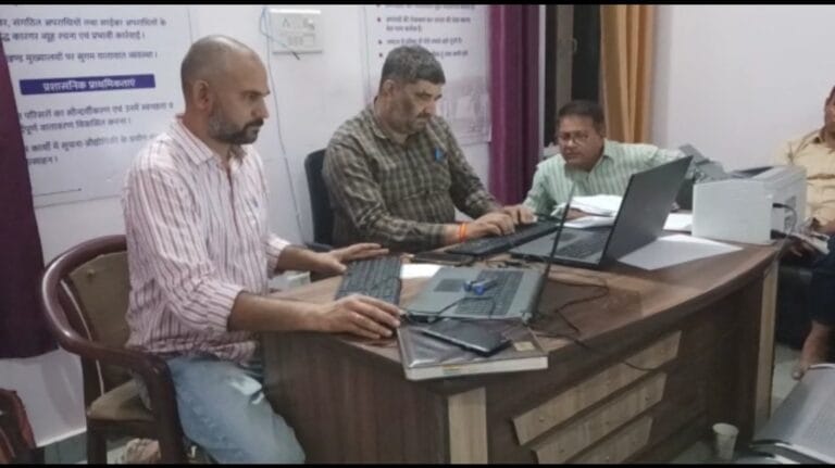 ACB TRAP : पटवारी 35 हज़ार रिश्वत लेते रंगे हाथों गिरफ़्तार 3 acb trap