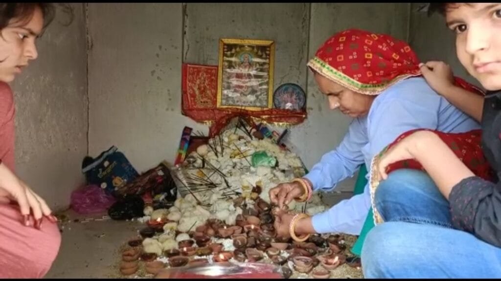 Unique tradition : दिवाली के दिन यहां महिलायें श्मशान घाट जाती है. पढ़िए क्यों….! 1 Screenshot 20221025 181939 WhatsApp
