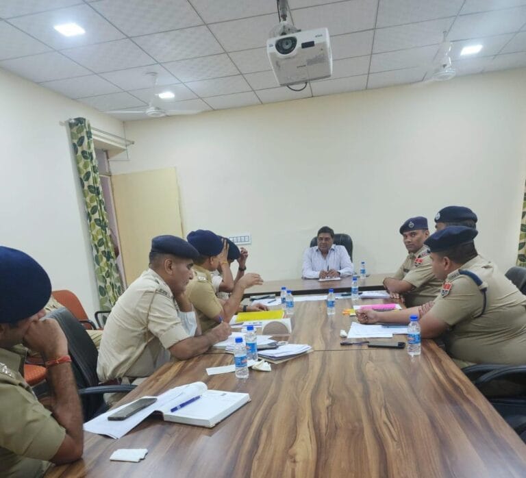 crime meeting : पुलिस ने किया मंथन, अपराधियों की धरपकड़ के लिए बनाई प्लानिंग ! 1 crime meeting: police brainstormed