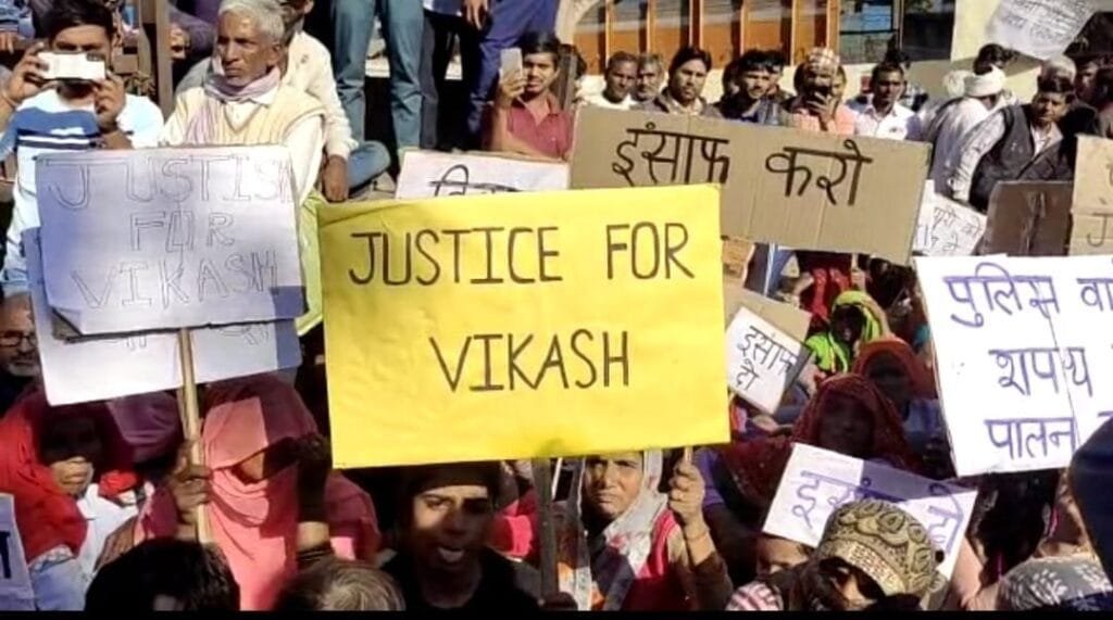कोटपूतली पुलिस के ख़िलाफ़ आक्रोश, सड़क पर उतरी जनता, जानिए वज़ह! 1 कोटपूतली पुलिस के ख़िलाफ़ आक्रोश