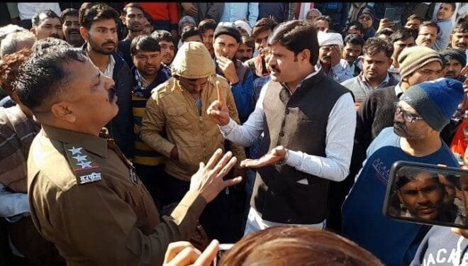 कोटपूतली : तसल्ली से चोरी, पुलिस आई तो फायरिंग कर तसल्ली से भाग निकले चोर ! 3 कोटपूतली : तसल्ली से चोरी