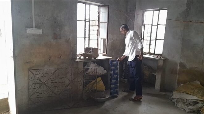 चोरी के मामले में पुलिस पर जांच भटकाने का आरोप, पीड़ित ने कहा 'दबाव में है पुलिस!' 3 Screenshot 20230723 082243 VideoPlayer