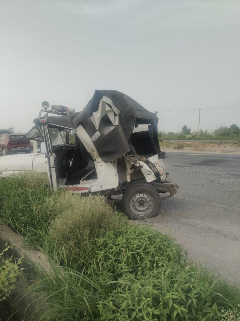 कोटपूतली : पुलिस जीप को रोडवेज बस ने मारी टक्कर, बड़ा हादसा टला 2 IMG 20230810 WA0018