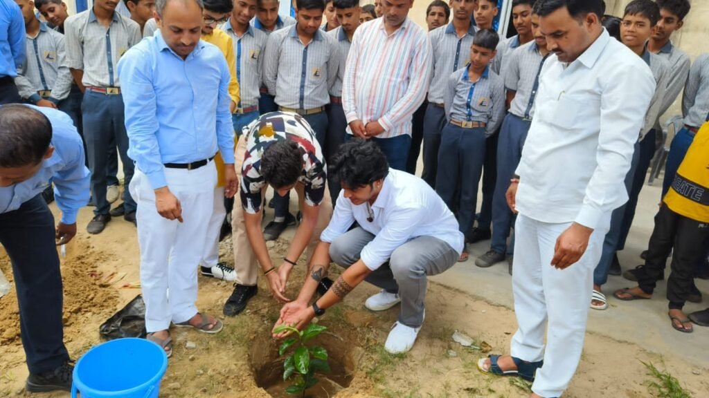 प्रकृति के श्रृंगार बिना मानव जीवन संभव नहीं- महाराम 1 img 20230817 wa00116117838375178232256