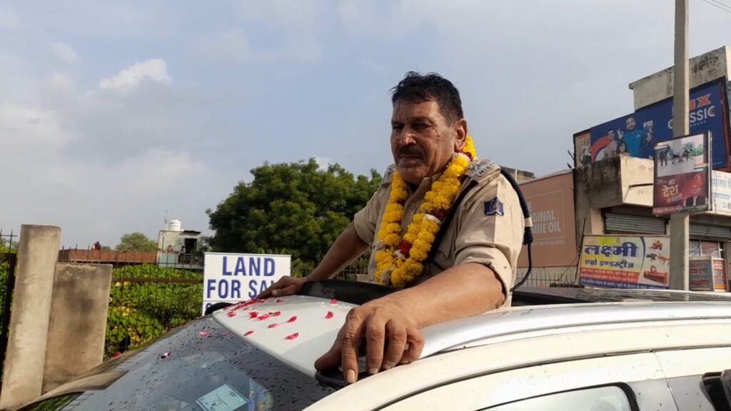 सेवानिवृत्ति पर सीआरपीएफ इंस्पेक्टर का भव्य स्वागत- सम्मान 3 kmc 20230803 203032