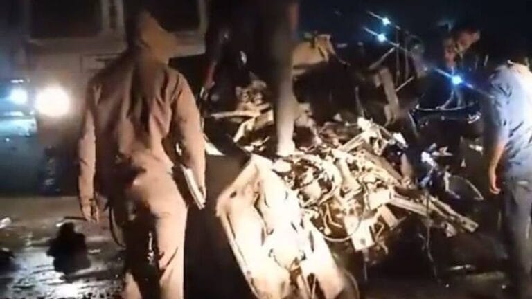 नेशनल हाईवे-27 पर दर्दनाक हादसा: कार ट्रोले से टकराई, मची चीख पुकार 4 image_editor_output_image1261945552-17412282689596080711964218330481.jpg