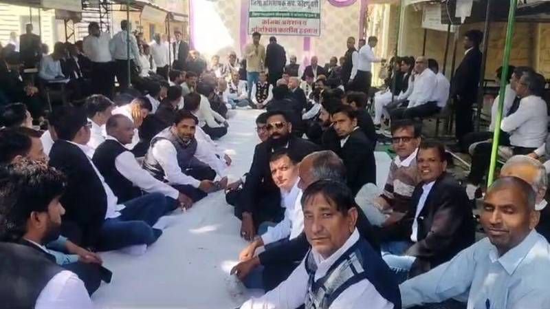 कोटपूतली में DJ कोर्ट की मांग को लेकर वकीलों का आंदोलन जारी, 5 मार्च को बंद का आह्वान 2 image editor output image447082118 17410737589837509553974355313182