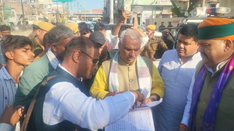 कोटपूतली: मंदिर भूमि पर अवैध खनन अतिक्रमण हटाने की मांग, गृहमंत्री ने दिया आश्वासन 3 img-20250308-wa00238939185893857683220.jpg